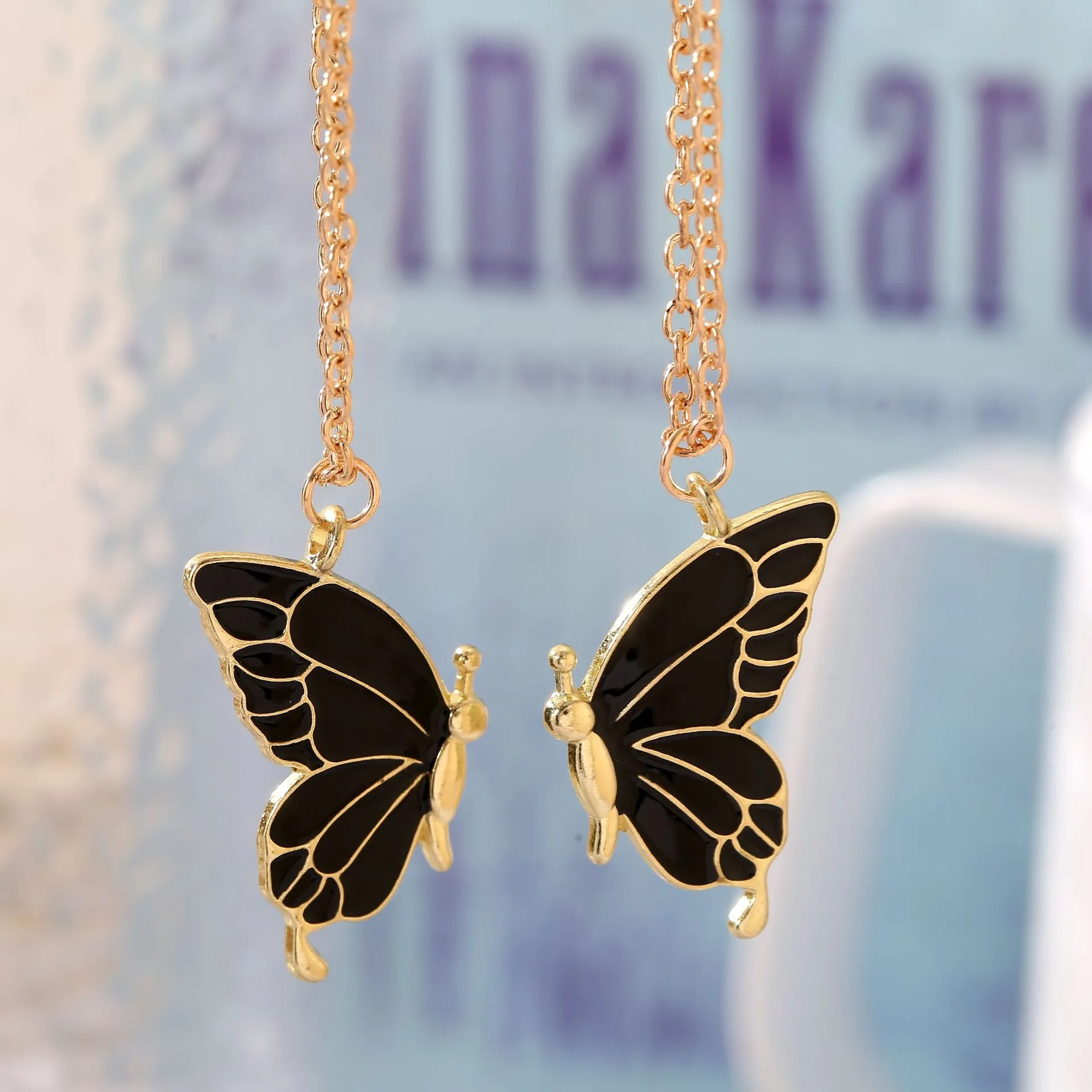 Trendy 2 Pcs/set Butterfly Necklace for Couple Gift - Butterfly Pendant Card Necklaces for Girls Simple Stylish - Chain Necklace for Women New Collection - Gifts for Best Friend. 1