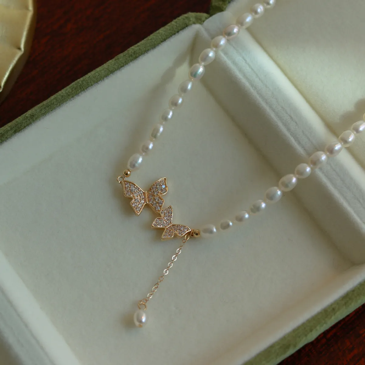 Fashionable Trendy Butterfly Pendant Pearl Choker Necklaces for Girls Simple Stylish - Pearl Adjustable Women Necklace Jewelry Accessories Gift for Women Simple New Collection - Necklace For Girls 4