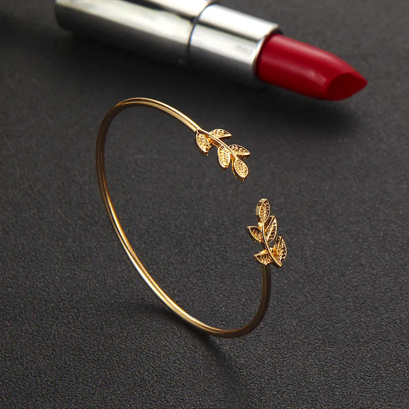 New Trendy Fashionable 4Pcs/ Set Women Simple Design Gold Plated Chain Bracelet for Girls Simple Stylish / Bracelets for Women New Collection 4