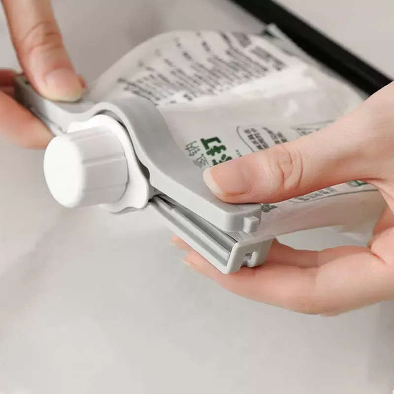 1pcs Random Food Sealing Clip Snack Sealer Clamps Sealing Bag Clips 4