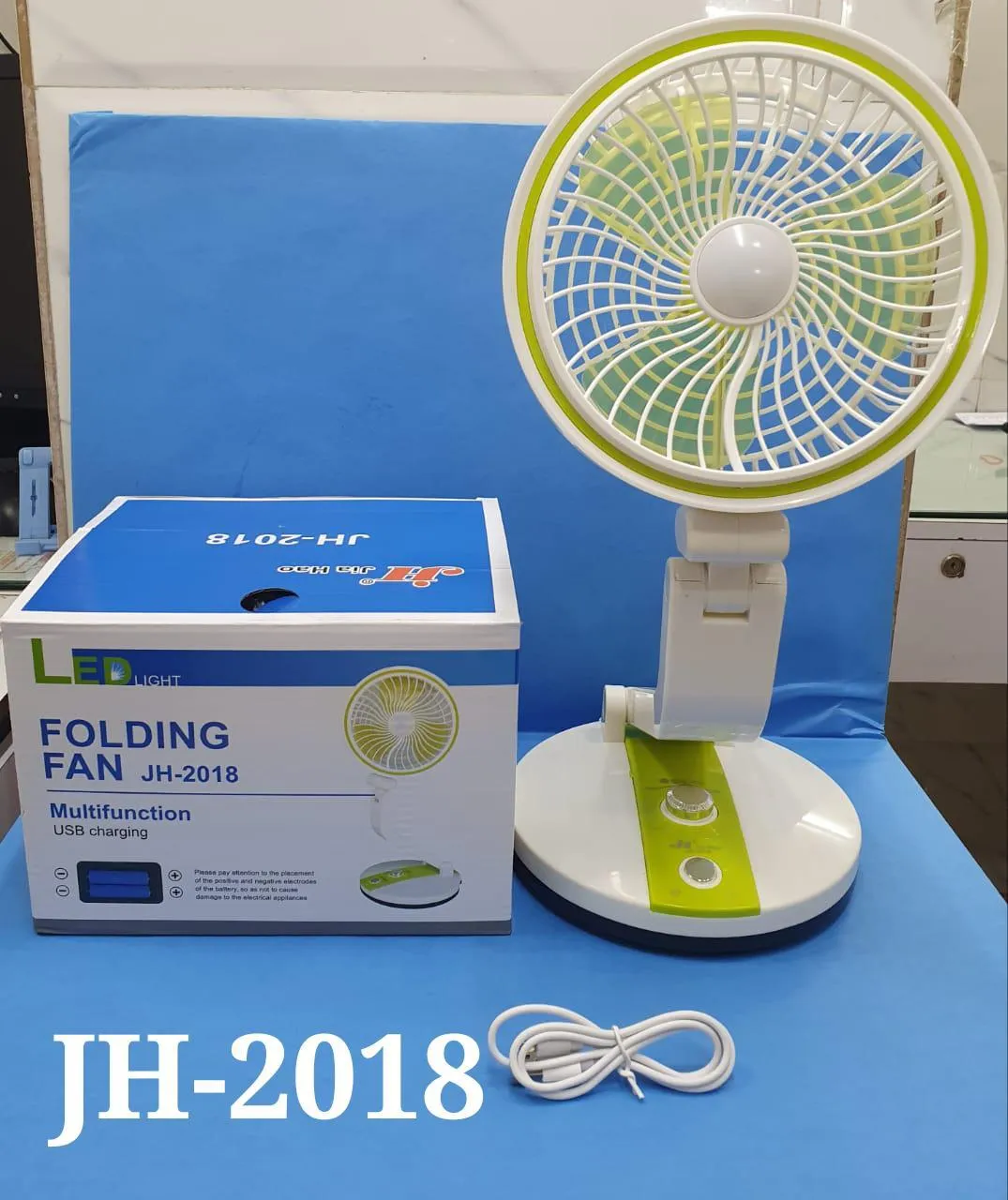 Rechargeable Mini 360 Degree Folding Table Lamp Built In Battery Desktop Fan Desk Light USB Rechargeable Folding Fan with LED Light 3