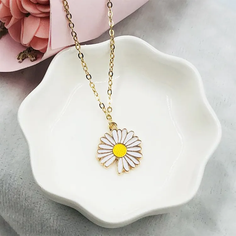 Cute Trendy Daisy Necklace Sun Flower Necklaces for Girls Simple Stylish - Flower Jewelry Dainty Chain Necklace for Women New Collection - Pendant Necklace for Girls Stylish 3